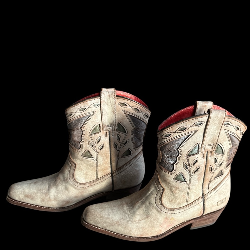 BED STU LEATHER WESTERN BOOTS. Cream and Brown Ankle Boots Size 7 Like New